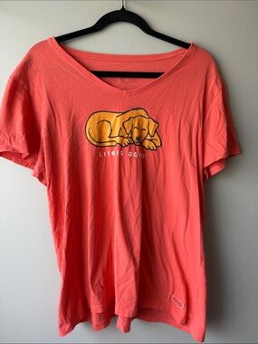 Life Is Good Coral V-Neck Tee with Sleeping golden retriever Dog XL